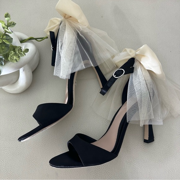 ANTONIO MELANI x Born on Fifth Elle Satin Tulle Bow
Back Heels - Picture 12 of 15